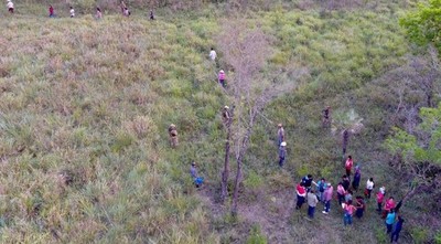 Ingresaron al monte y hallaron pistas de captores de peón y Oscar Denis