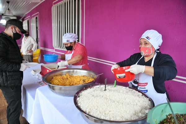 Continúa entrega de kits de alimentos para ollas populares en Alto Paraná