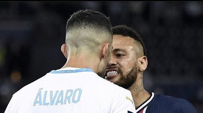 Neymar se vuelve a cruzar con Álvaro González en Twitter