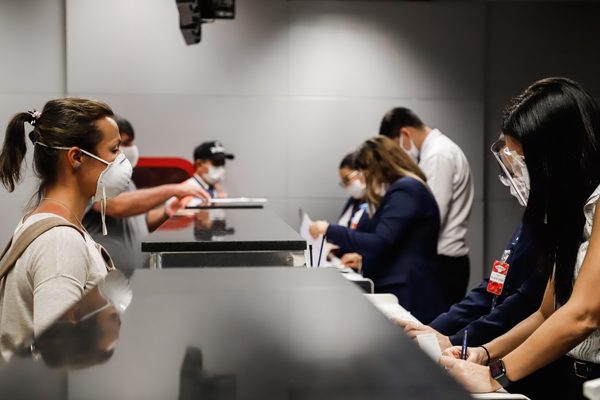 Paraguay inicia «vuelos burbuja» con Uruguay de cara a una futura apertura aérea - MarketData
