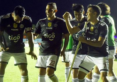 Olimpia lleva 23 futbolistas a Santos - Olimpia - ABC Color
