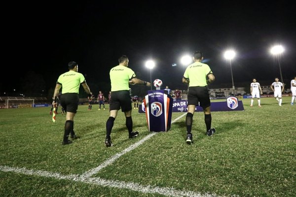 Cambio en la nominación de árbitros para el juego Cerro-Nacional