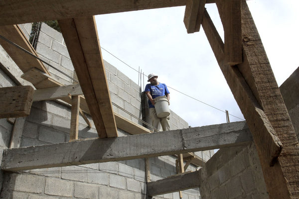 El Gobierno de Panamá debe 200 millones de dólares al sector de la construcción - MarketData