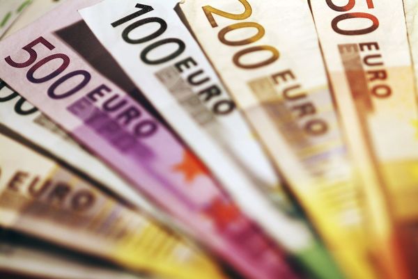 Cotización del euro subió 12,3% en agosto y repuntan las remesas desde España - MarketData