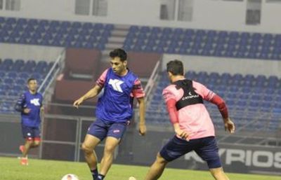 Tres nuevos positivos, pero se juega Cerro Porteño-Nacional - Fútbol - ABC Color