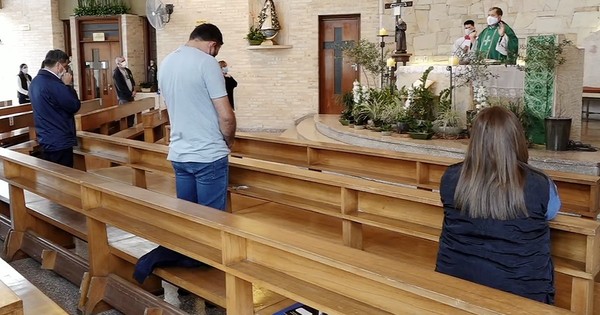 La Nación / Se inició novena en honor de San Pío de Pietrelcina