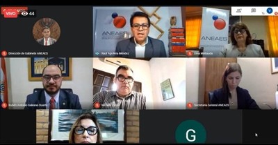 La Nación / Aneaes acreditó 61 carreras de grado y 35 de posgrado