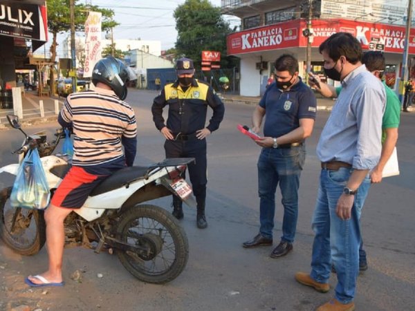 En Luque no perdonan las motos con roncador y obligan a dueños a cambiarlos