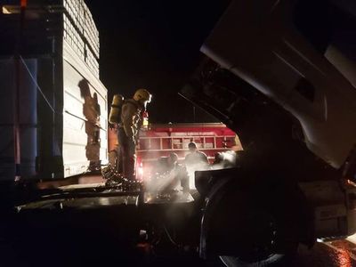 Tractocamión se incendió a raíz de un cortocircuito - ABC en el Este - ABC Color