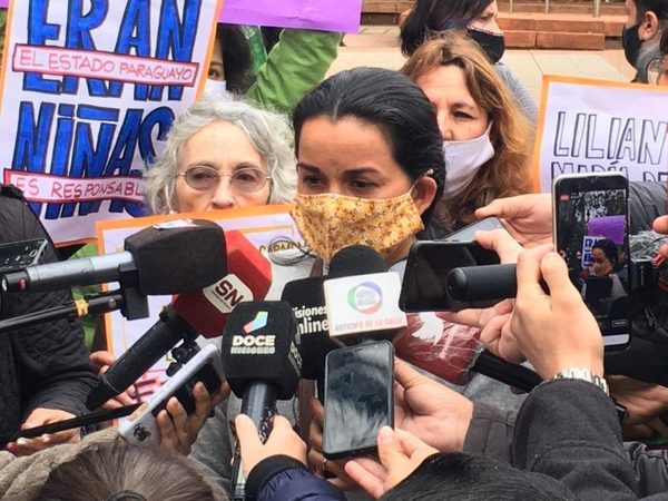 Madre de una de las niñas abatidas pide refugio político a la Argentina