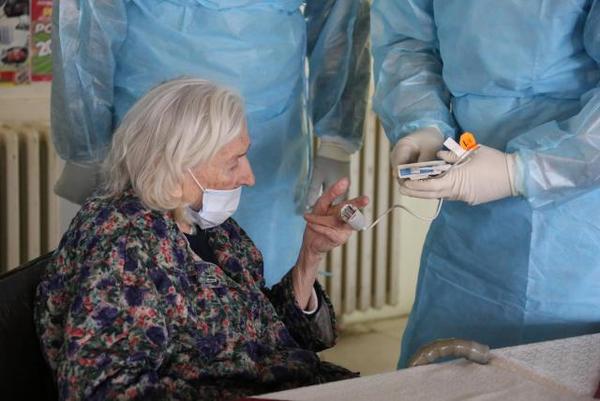 Reino Unido prioriza a enfermos y ancianos ante escasez de test de COVID-19 » Ñanduti