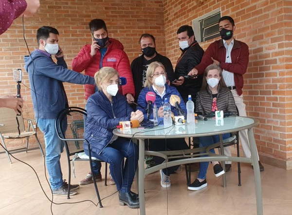 Hijas de Óscar Denis piden el despeje de la FTC para facilitar retiro de medicamentos - Noticiero Paraguay