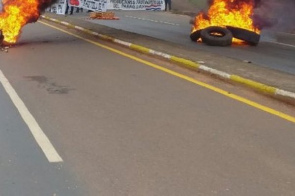 Nativos cierran ruta en Caaguazú ante promesas incumplidas · Radio Monumental 1080 AM