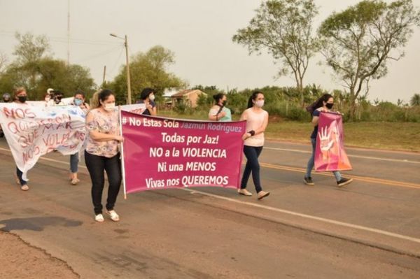 Marchan en apoyo a una mujer víctima de violencia durante 11 años en San Ignacio