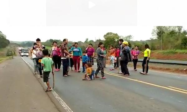 Indígenas nuevamente se manifiestan pidiendo compra de tierras – Prensa 5