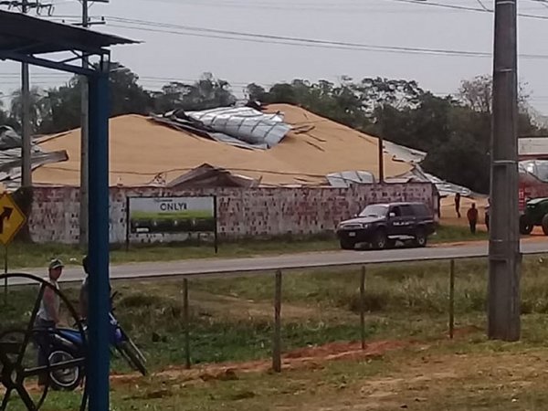 Se derrumbó un silo con 20.000 kilos de maíz en San Pedro