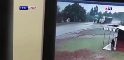 Edelira: Vuelca camión que trasportaba ganado | Noticias Paraguay