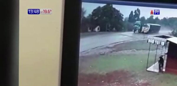 Edelira: Vuelca camión que trasportaba ganado | Noticias Paraguay