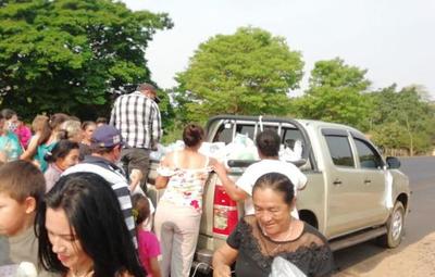 Familia Denis prosigue con la entrega de víveres, juguetes y herramientas