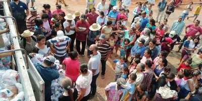 Continúa entrega de víveres, juguetes y herramientas por parte de la familia Denis