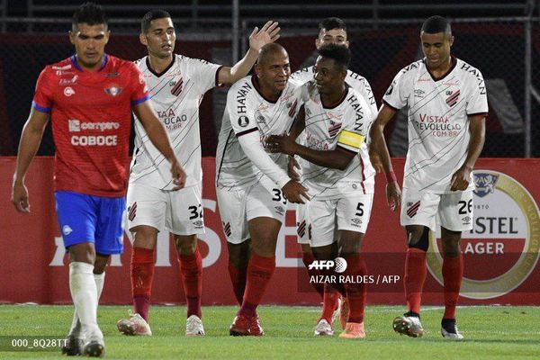 Paranaense se impone a Wilstermann - Fútbol - ABC Color