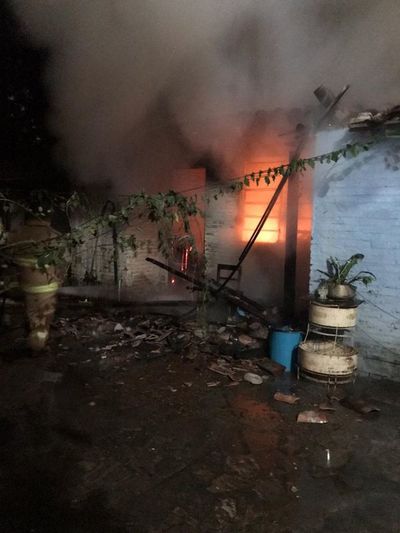 Incendio consume algunas piezas de inquilinato en Lambaré - Nacionales - ABC Color