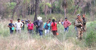 La Nación / Nativos no descartan nueva incursión en el monte en busca de Óscar Denis