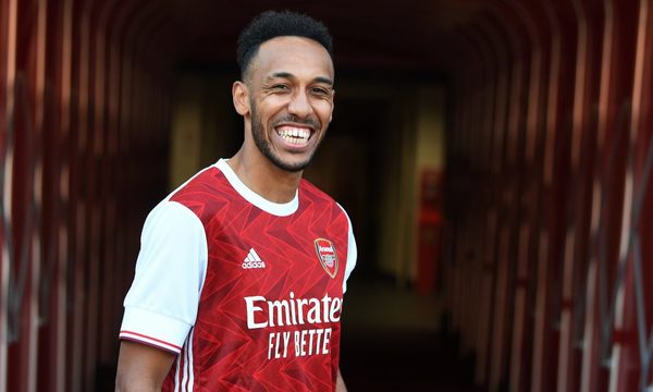 Aubameyang renueva con el Arsenal por tres años más