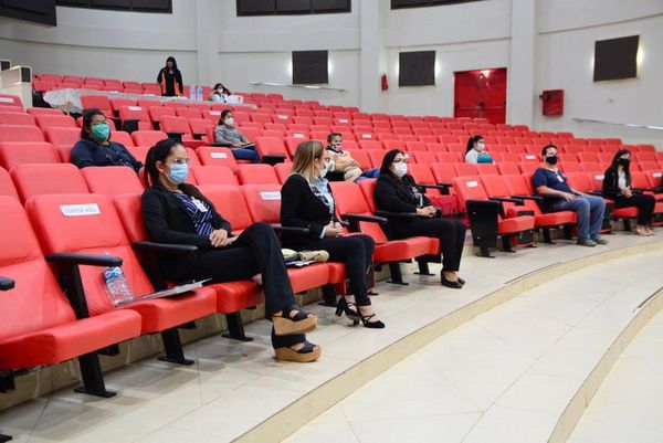 Feriantes reciben charlas sobre bioseguridad y prevención del COVID-19 - ABC en el Este - ABC Color