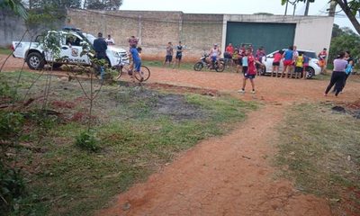 Vecinos rodean la casa de sospechoso de robo de moto en barrio Don Bosco – Diario TNPRESS