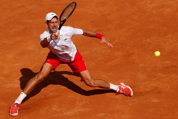 Los favoritos Djokovic y Halep avanzan a octavos en Roma