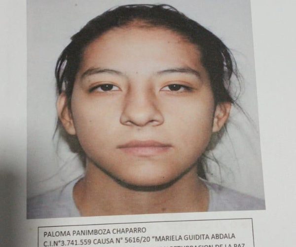 Escribió una carta de disculpas y se entregó una de las que quemó la bandera paraguaya en el Panteón de los Héroes