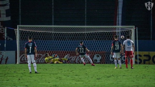 El gol anulado a Cerro y el penal sobre la hora que pidió Nacional