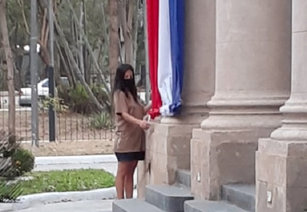 Queda detenida la joven sospechosa de vandalismo en el Panteón de los Héroes