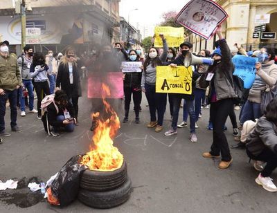Estudiantes anuncian movilizaciones por mayor inversión en educación - Nacionales - ABC Color