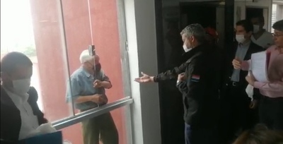 Abdo evitó que un taxista se arroje del 4o. piso de la Fiscalía - El Trueno