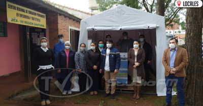 Entregan carpa para puesto vacunatorio en el Hospital Regional de Encarnación