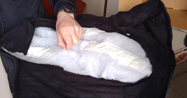 La Nación / Dos personas detenidas por intentar enviar cocaína a Francia en encomienda