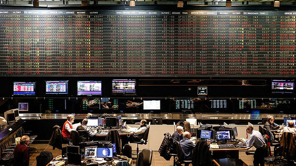 Mercado argentino se desploma por más restricciones cambiarias