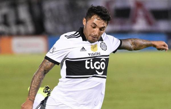 ¿Se va? Olimpia rescindiría contrato con el uruguayo Tabaré Viudez