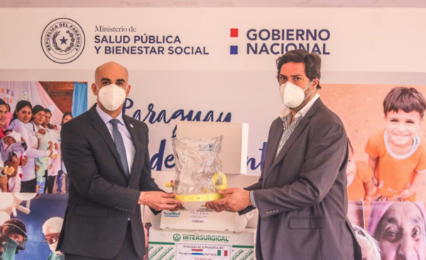 HOY / Ineram y Nacional de Itauguá reciben cascos de oxigenación