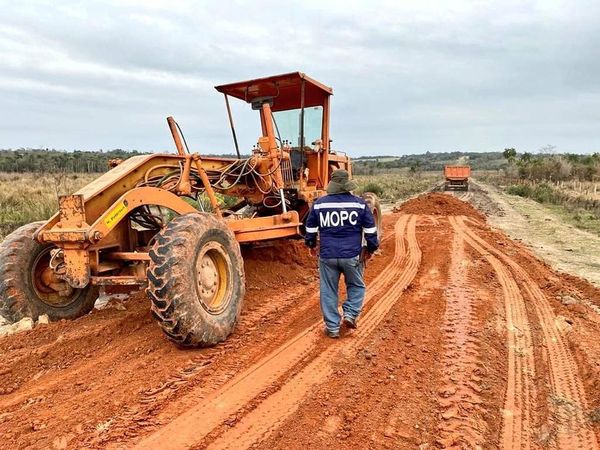 Caazapá: Continúa la reparación de caminos vecinales - Noticiero Paraguay