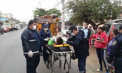 Motociclistas sufren graves lesiones tras choque frontal - Nacionales - ABC Color