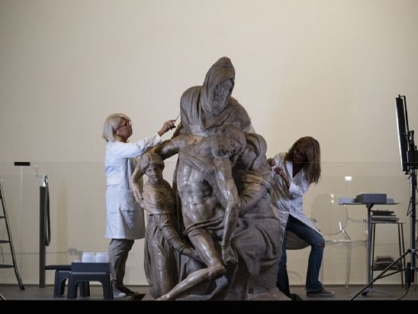 Reanudan la restauración de La Piedad de Miguel Ángel tras el confinamiento