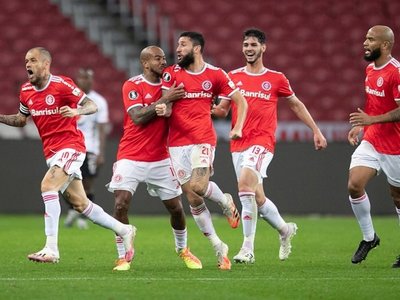 Inter sufre, pero vence y sigue líder