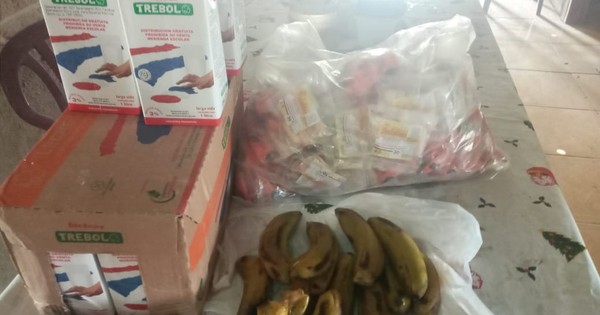 La Nación / Alto Paraguay: denuncian que gobernación entregó a alumnos 16 bananas podridas para el resto del año