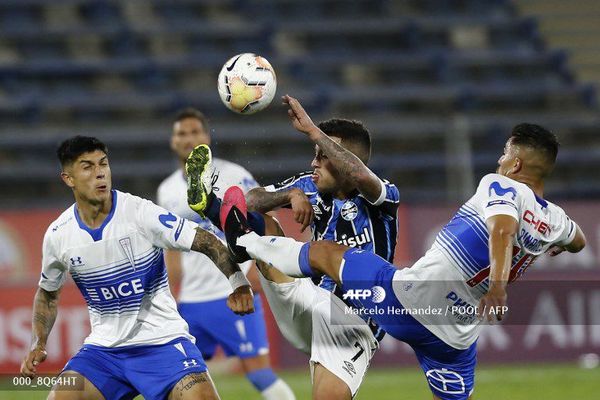Católica liquida a Gremio en dos minutos - Fútbol - ABC Color
