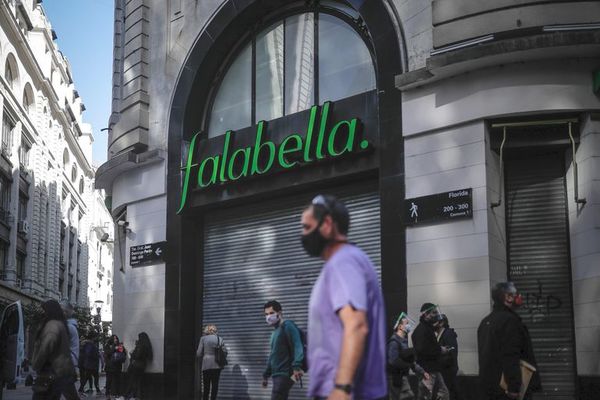 Empresas se retiran de Argentina o recortan sus negocios ante la crisis - Mundo - ABC Color