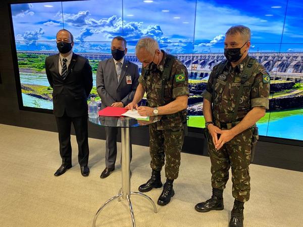 Ejército del Brasil reforzará seguridad en el lago Itaipú - Noticde.com