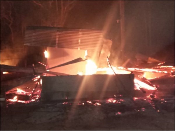 Desconocidos atacan y queman retiro ganadero en Horqueta